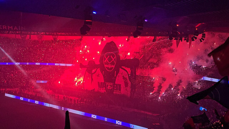 Supporters du Paris Saint-Germain au Parc des Princes lors d’un match en février 2026