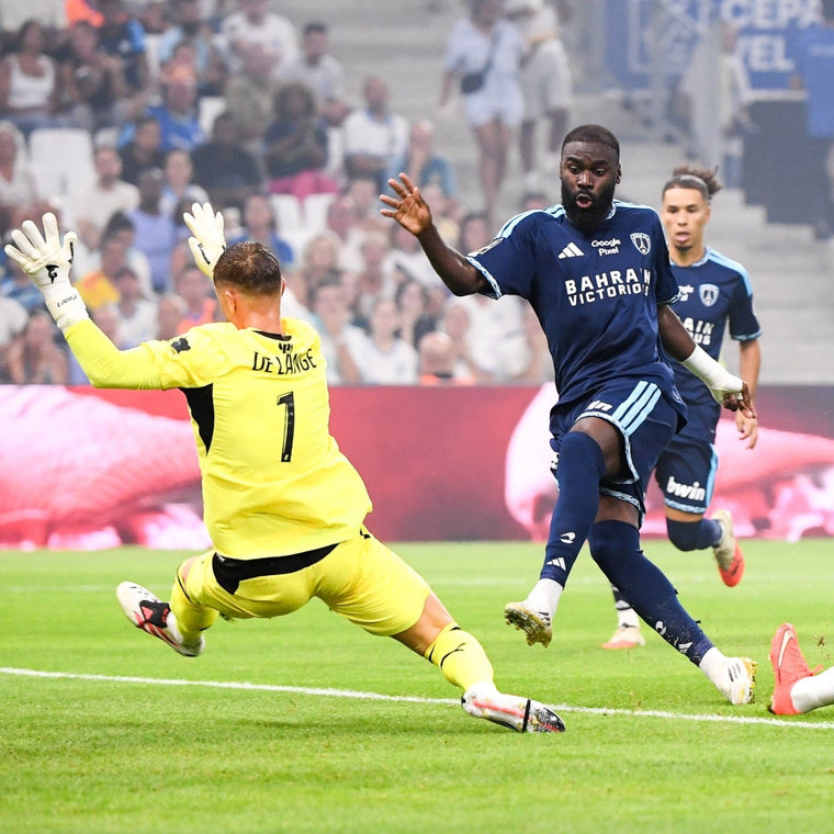 OM - Paris FC : action de match au Stade Vélodrome