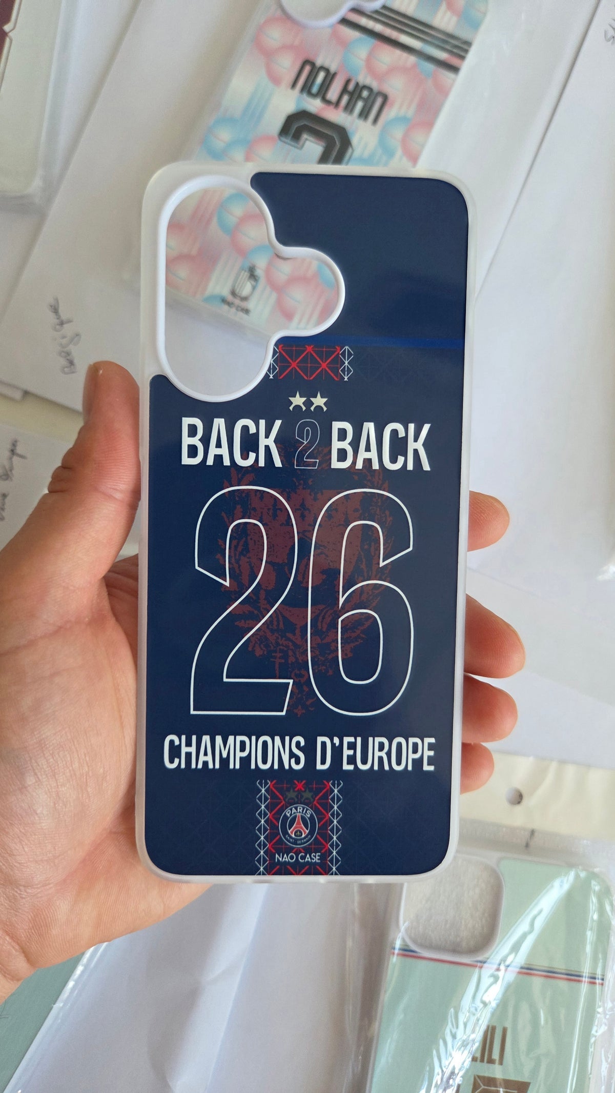 Coque PSG Back 2 Back 2026 Personnalisée réellement produite et personnalisée – exemple 1